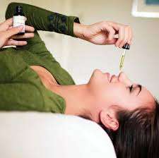 Anu Taila uses in Hindi बताते हुए आयुर्वेदिक नस्य तेल का उपयोग और फायदे